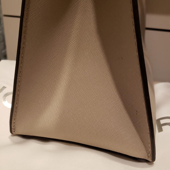 100% - Authentic Beautiful Michael Kors bag - Picture 4 of 9